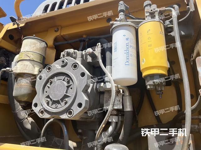 液压泵舱室正面整体（整机外观）