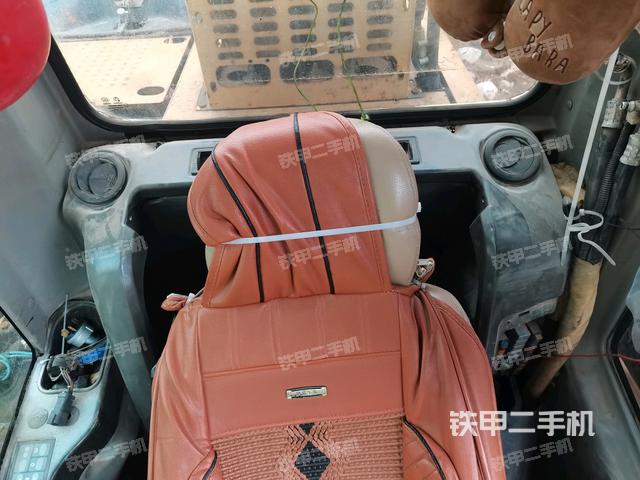 座椅后部（驾驶室部分）