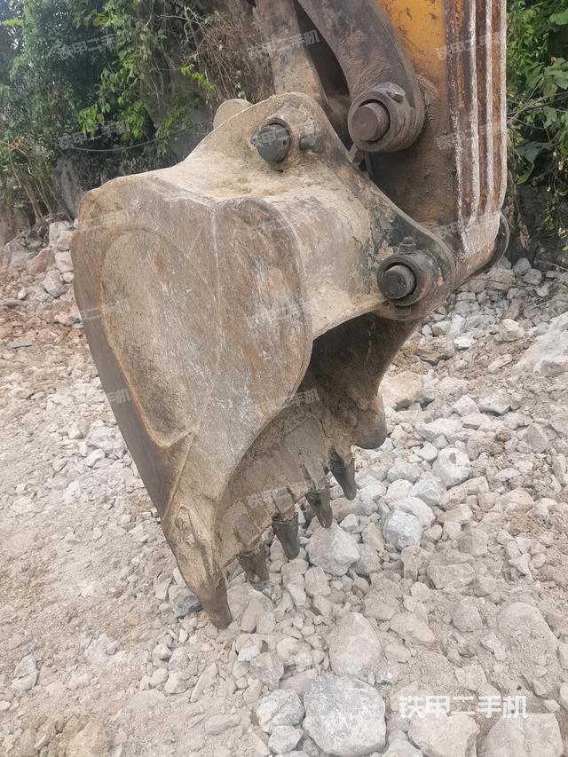 铲斗右后整体（工作和回转装置）