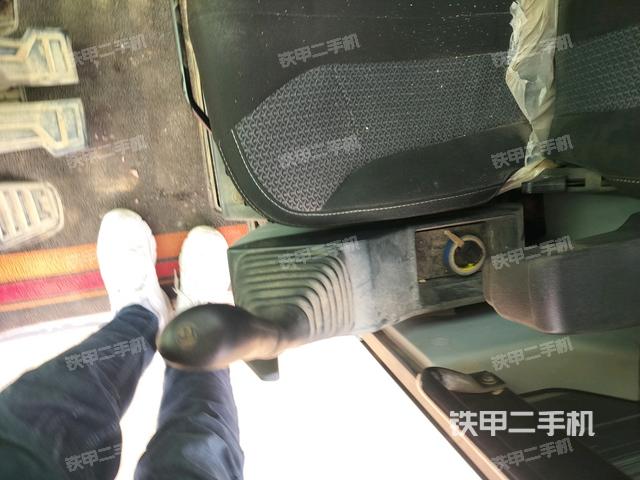 座椅右侧控制台/钥匙门/油门/含右手柄（驾驶室部分）