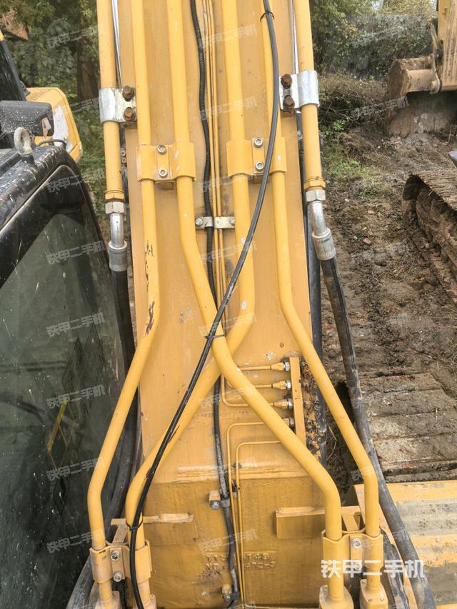 大臂背部俯视（工作和回转装置）