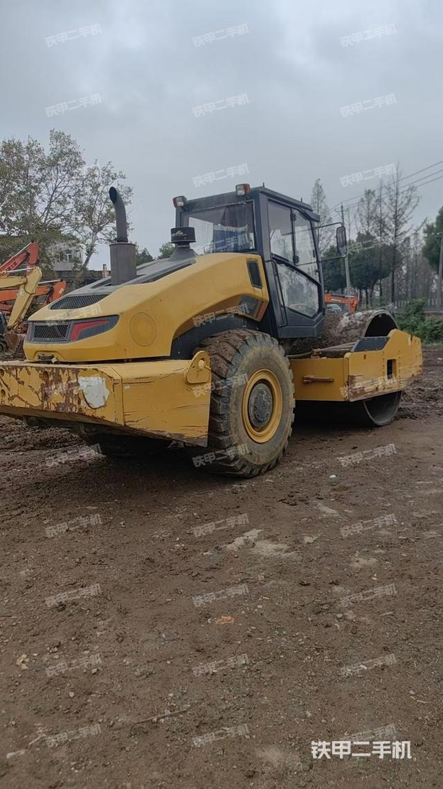 整机左侧（设备外观及核心部件）