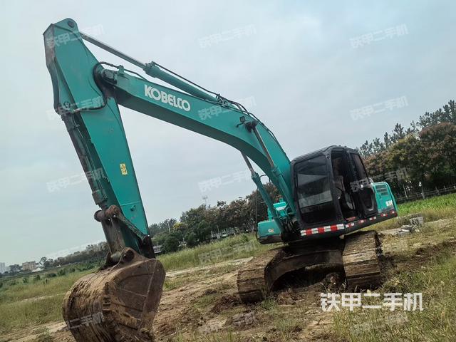 神钢SK200-8挖掘机