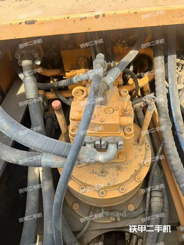 回转马达和主控阀（整机外观）