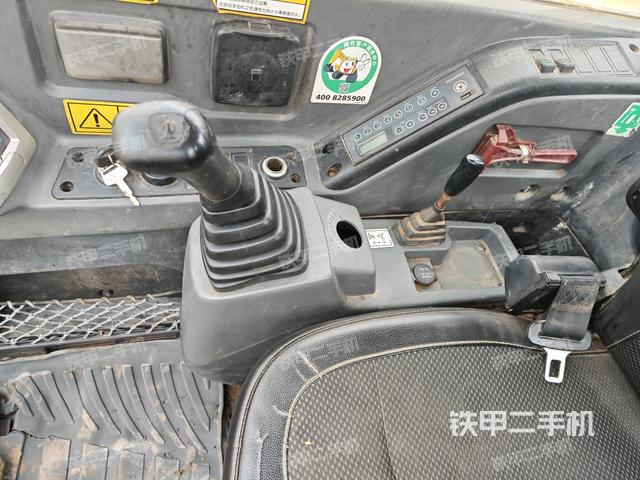 座椅右侧控制台/钥匙门/油门/含右手柄（驾驶室部分）