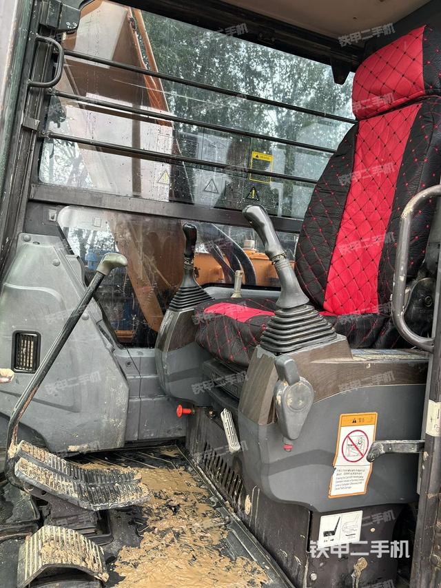 驾驶室顶部（整机外观）