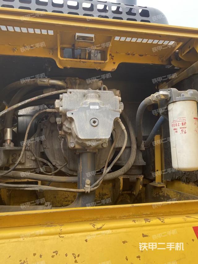 液壓泵艙室正面整體（整機(jī)外觀）