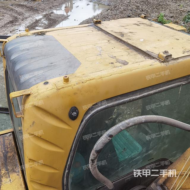 驾驶室顶部（整机外观）