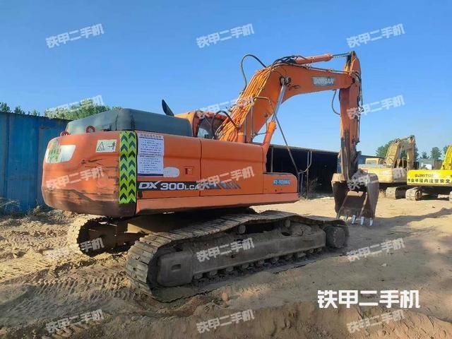 斗山DX260LC挖掘机