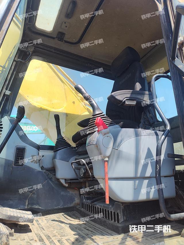 駕駛室整體（整機(jī)外觀）