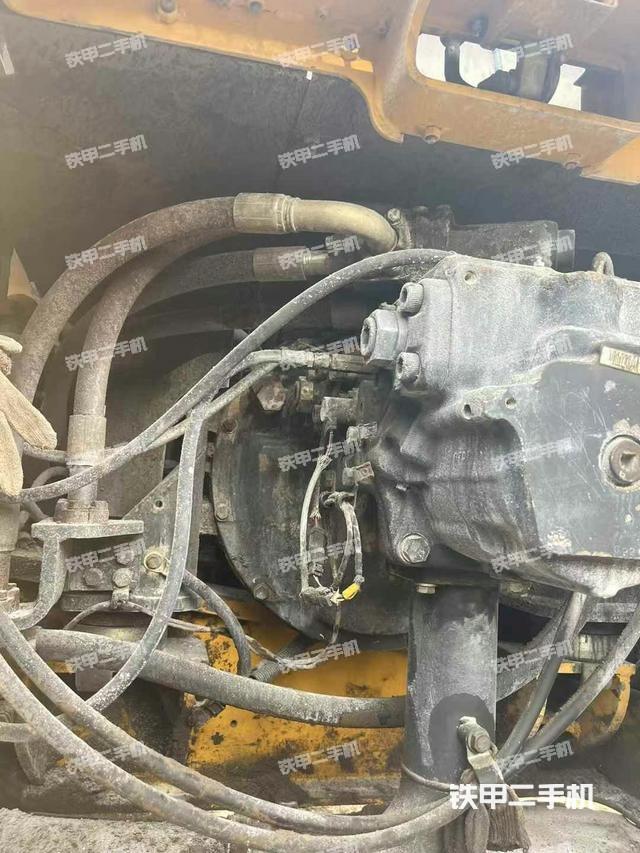 液壓泵艙室正面整體（整機(jī)外觀）