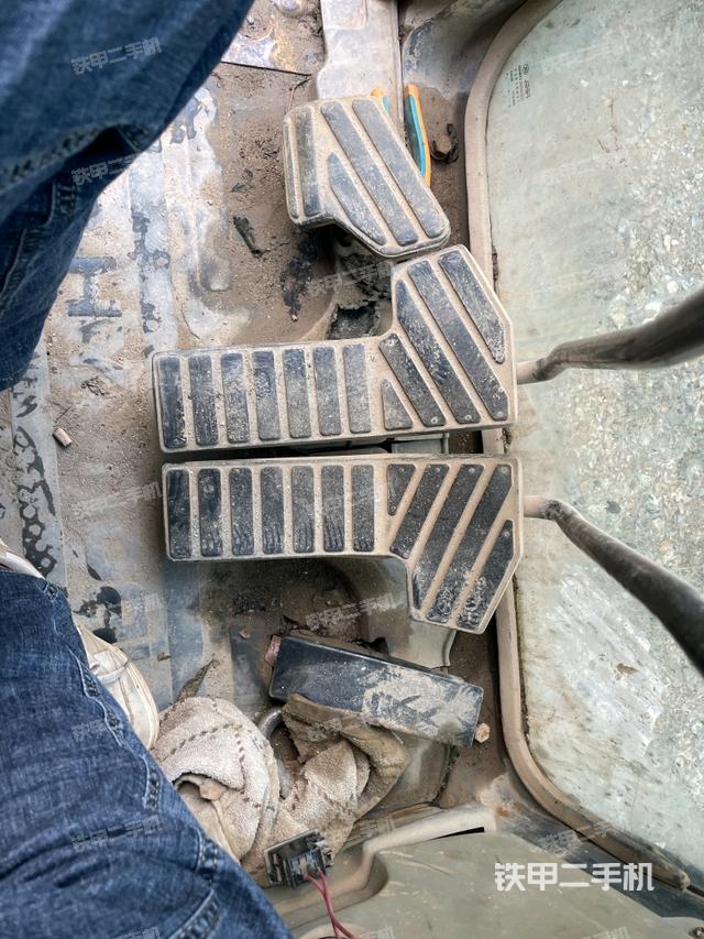 后窗玻璃角标（驾驶室部分）