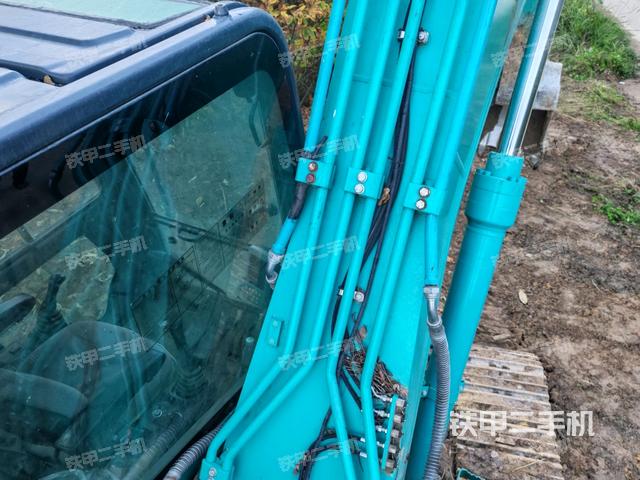 大臂背部俯视（工作和回转装置）