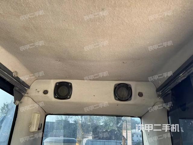 駕駛室頂部（整機外觀）