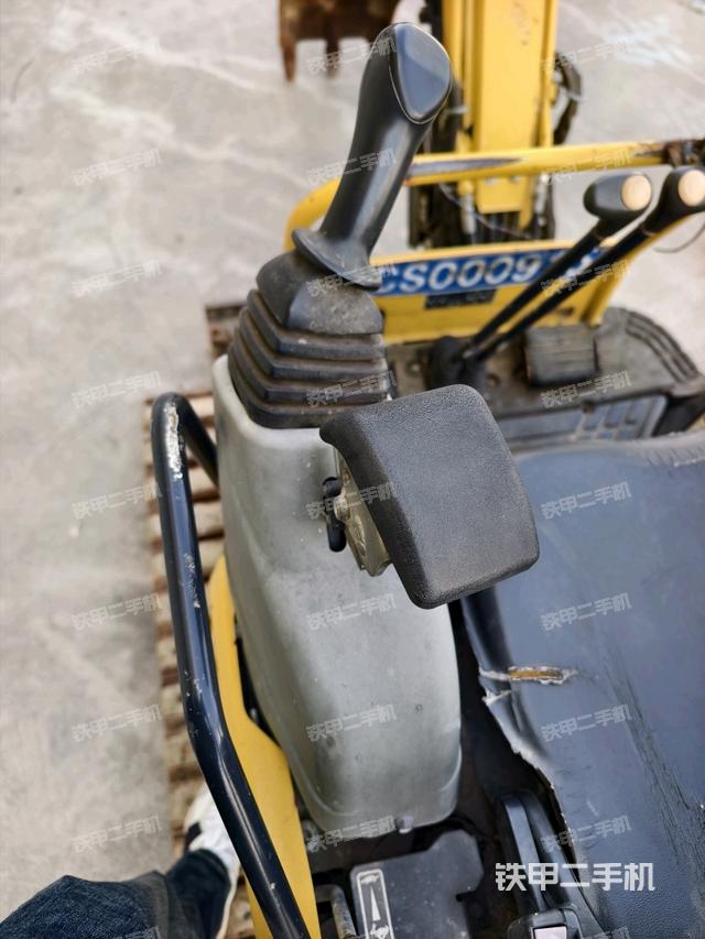 座椅左侧控制台/音响/含左手柄（驾驶室部分）