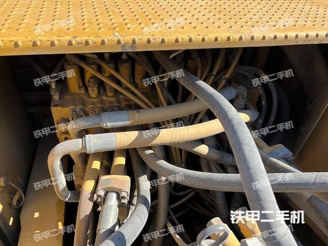 回转马达和主控阀（整机外观）