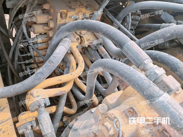 回轉(zhuǎn)馬達和主控閥（整機外觀）