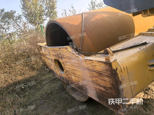 正后侧（压路机前后车架）