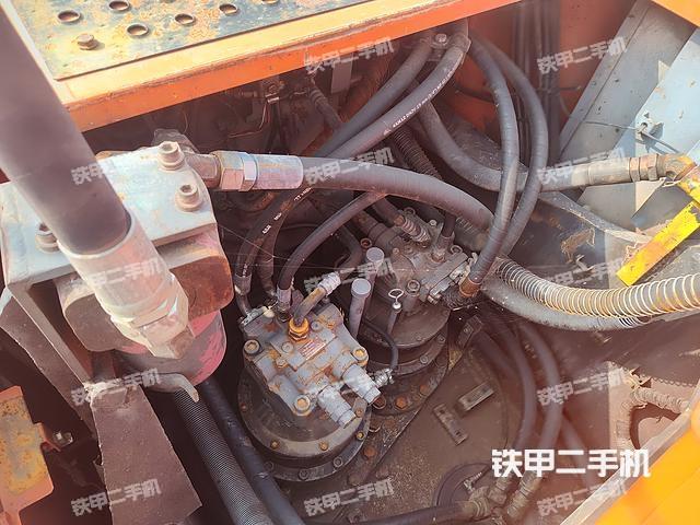 回轉(zhuǎn)馬達(dá)和主控閥（整機(jī)外觀）