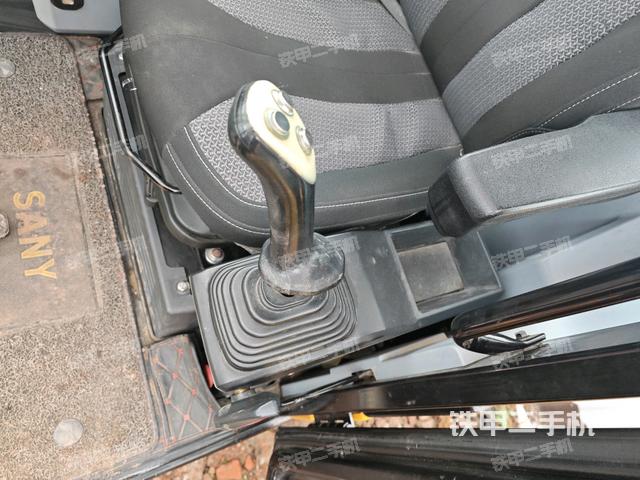 座椅左侧控制台/音响/含左手柄（驾驶室部分）