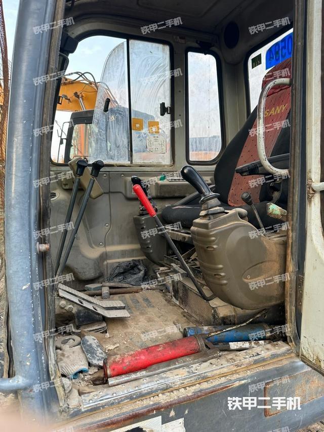 驾驶室整体（整机外观）