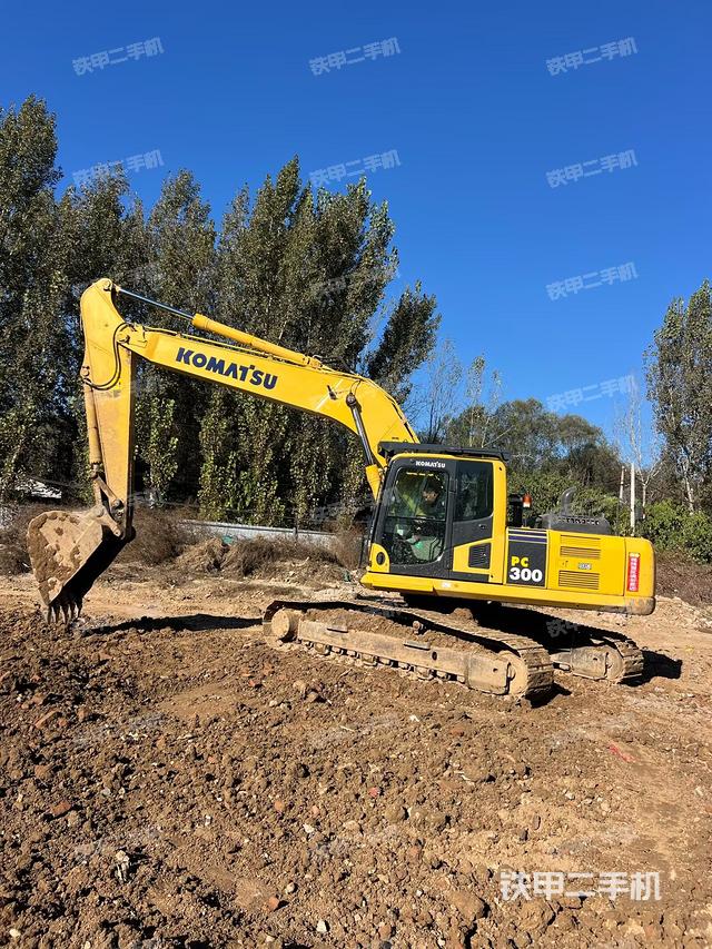 小松PC240LC-8M0挖掘機(jī)