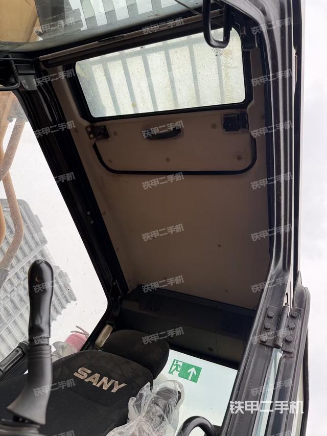 后窗玻璃角标（驾驶室部分）