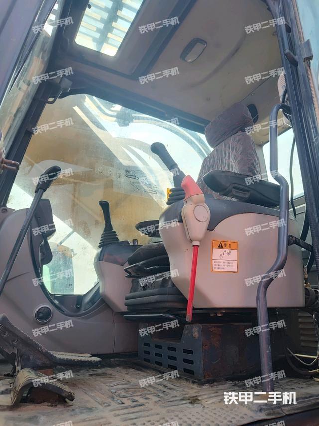 駕駛室整體（整機外觀）