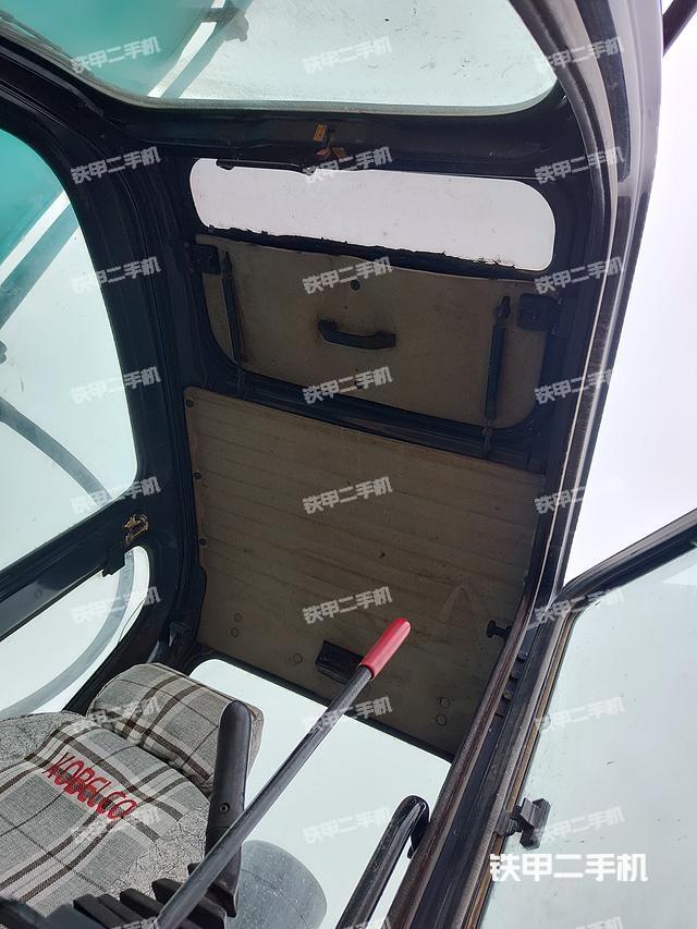 驾驶室顶部（整机外观）