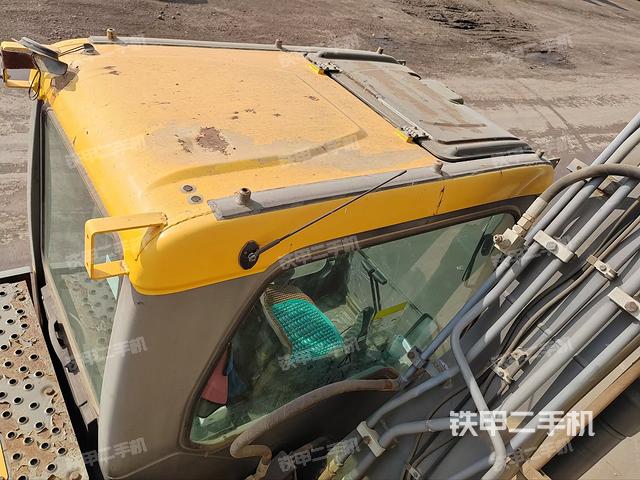 驾驶室顶部（整机外观）