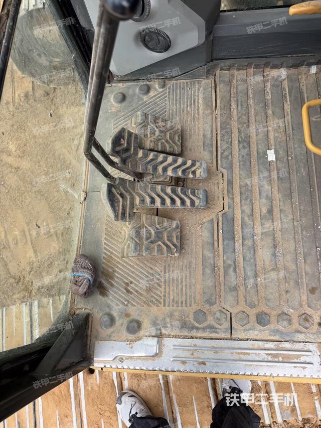 后窗玻璃角标（驾驶室部分）