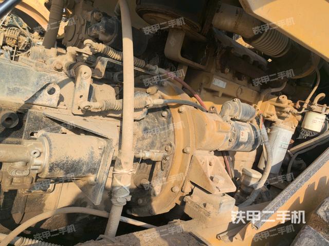 分动箱或变速箱（压路机发动机舱）