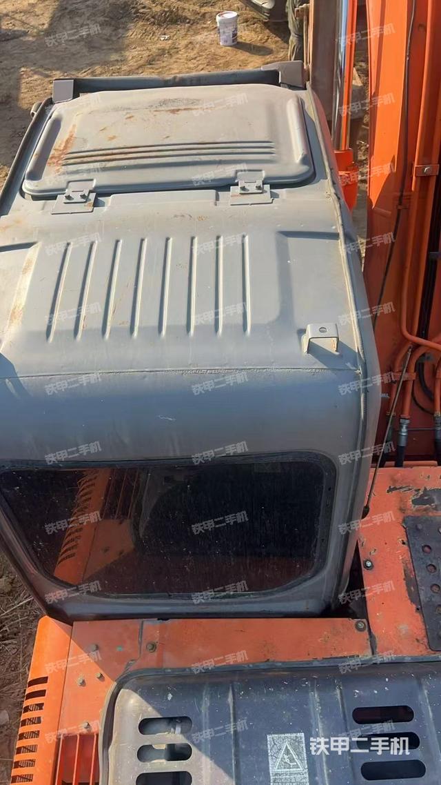 驾驶室顶部（整机外观）