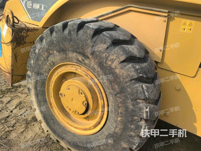 前轮左侧减震块连接及部件（压路机前后车架）