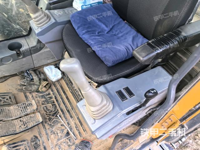 后窗玻璃角标（驾驶室部分）