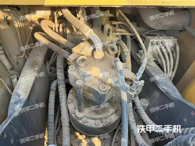 回转马达和主控阀（整机外观）