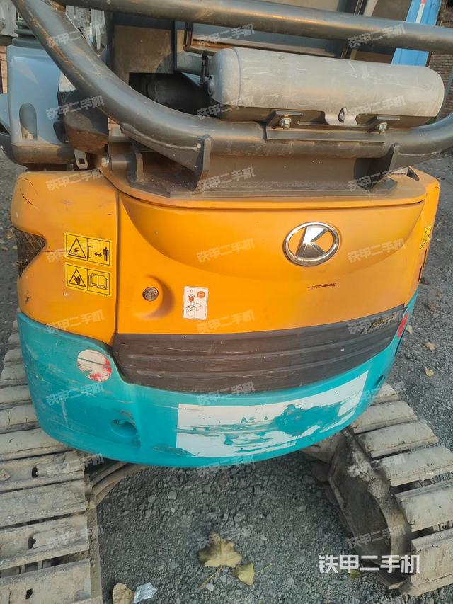 驾驶室顶部（整机外观）