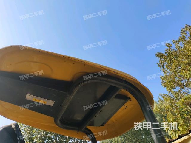 駕駛室頂部（整機外觀）