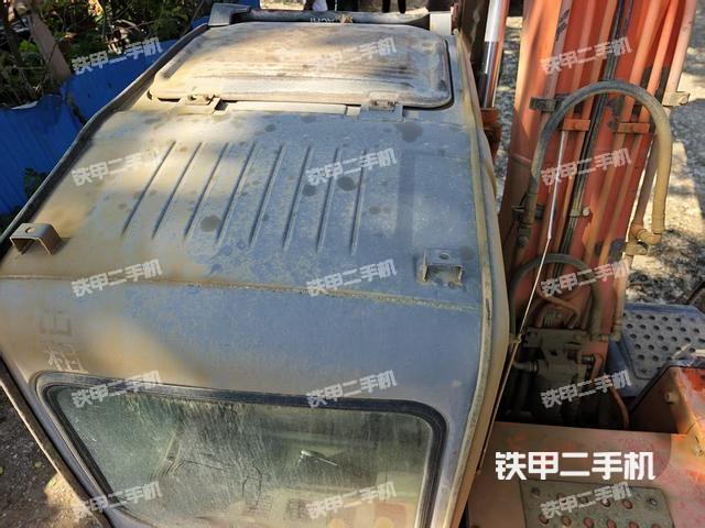 驾驶室顶部（整机外观）