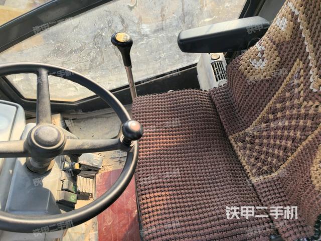 驾驶室顶蓬内（压路机驾驶室）