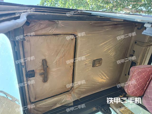 驾驶室顶部（整机外观）