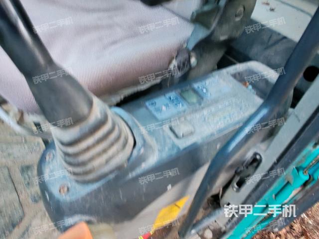 座椅左侧控制台/音响/含左手柄（驾驶室部分）