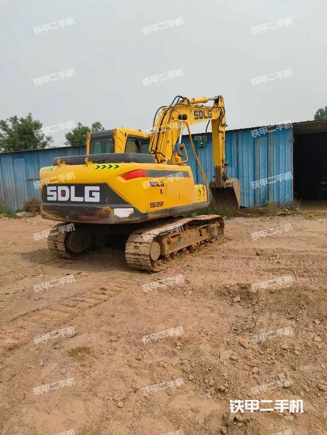 驾驶室顶部（整机外观）