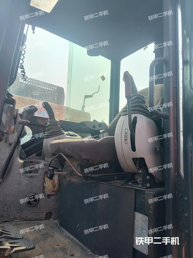 驾驶室整体（整机外观）