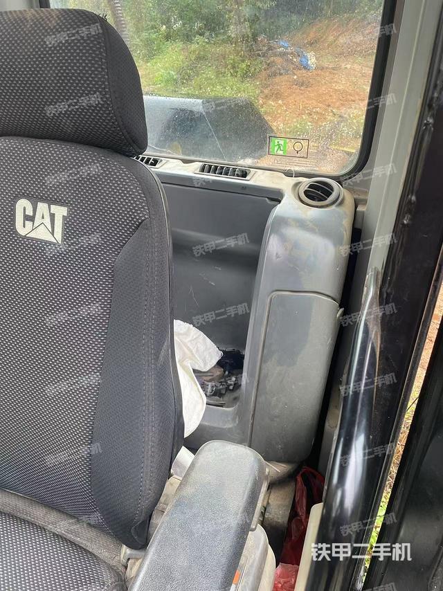 座椅右侧控制台/钥匙门/油门/含右手柄（驾驶室部分）