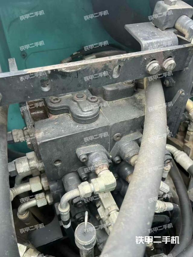 回轉(zhuǎn)馬達(dá)和主控閥（整機外觀）