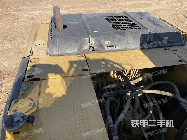 駕駛室頂部（整機外觀）