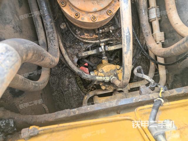 中央回转接头特写（上车部件）