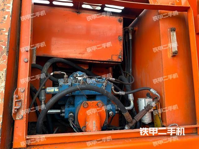 液压泵舱室正面整体（整机外观）