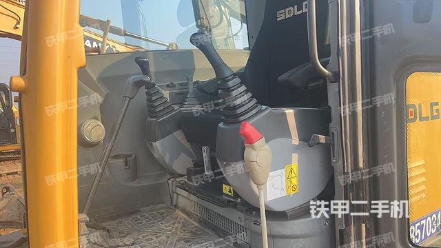 驾驶室整体（整机外观）